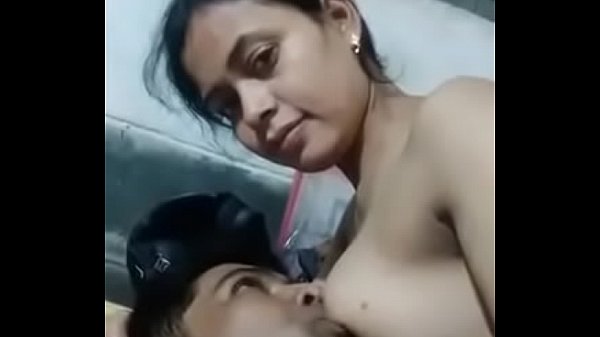 Biwi Ke Chuchiya Ko Dabba Ke Doodh Pite Hue Hindi