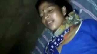 गाँव की भाभी का हिन्दी थ्रीसम पॉर्न वीडियो
