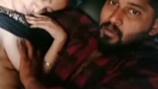 कार क बॅक्सीट मई क्यूट गफ़ को लंड छुसाके छोड़ने का देसी कार सेक्स