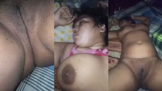 नंगी लेती सेक्सी वाइफ का बनाया न्यूड वीडियो