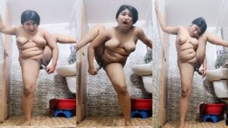 पर्फ्यूम बोतटेल से छूट छोड़ छूट का पानी निकाली लड़की नई